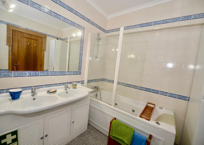 Paddle - Sea View With 3 Pools, Tennis & Squash Court